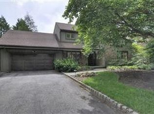 17 Greenview Way, Montclair, NJ 07043