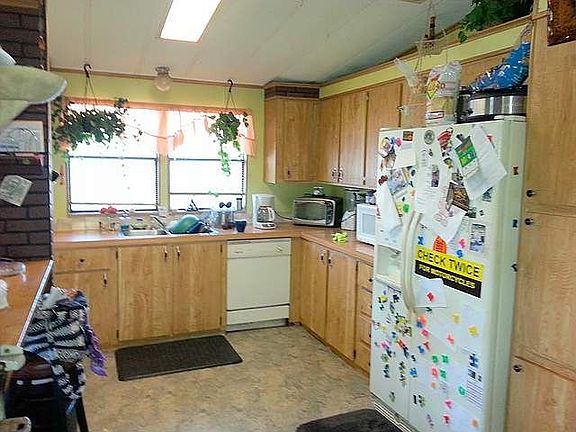 4th image of 489 Waterbrook St