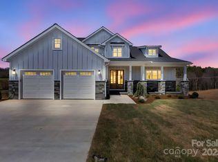132 Golden Pasture Dr, Fletcher, NC 28732