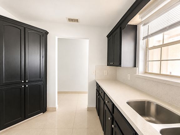 4th image of 3001 Ashley Pl #3023