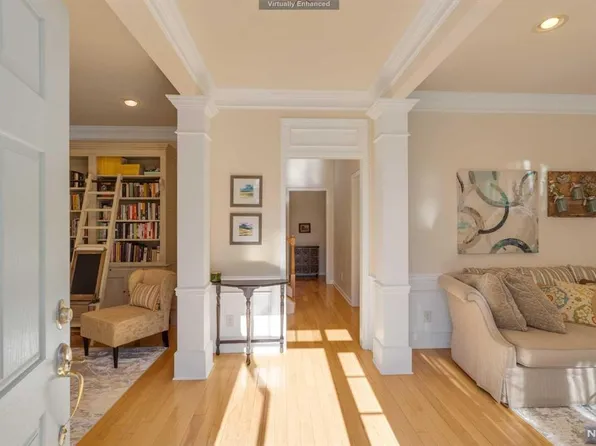 16 Mulberry Ct, Paramus, NJ 07652