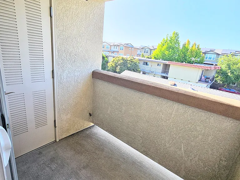 Small second balcony