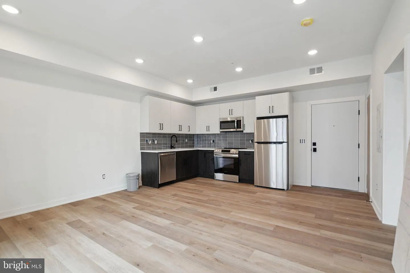 1 bed, 650 sqft, $1,750 — Photo 2