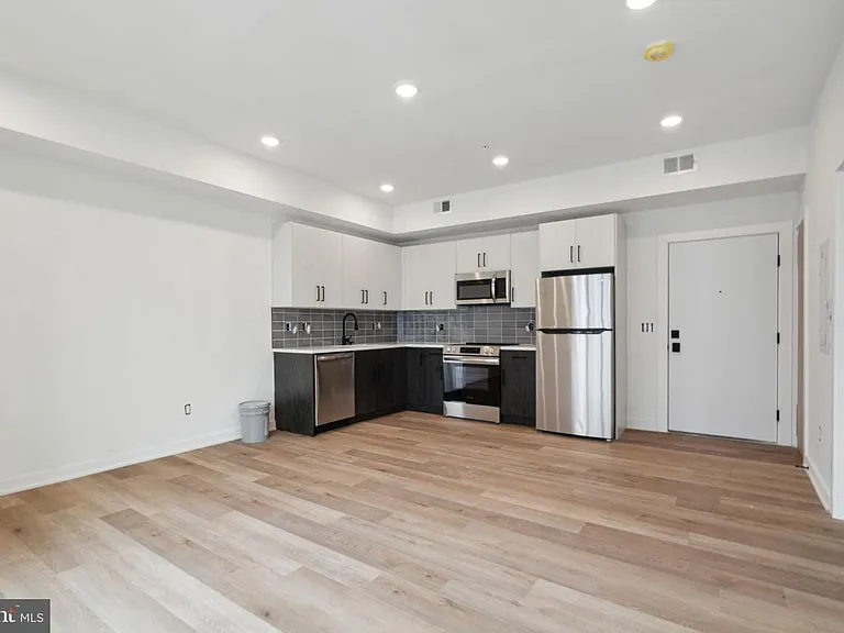 1828 Frankford Ave #202 — Photo 2