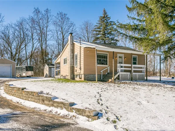 2402 Leroy Caledonia Rd, Le Roy, NY 14482