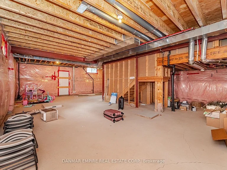 2118 Vineland Cres — Photo 45