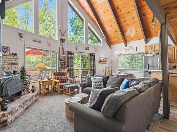 24255 Black Oak Ct, Mi Wuk Village, CA 95346
