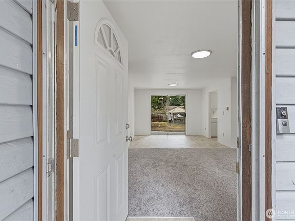 5th image of 12728 214th Avenue E