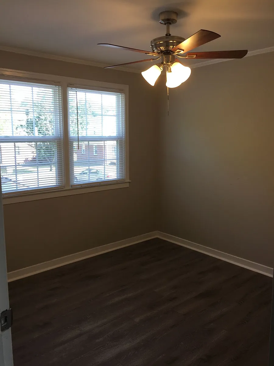 Building Photo - Lone Oak Villas