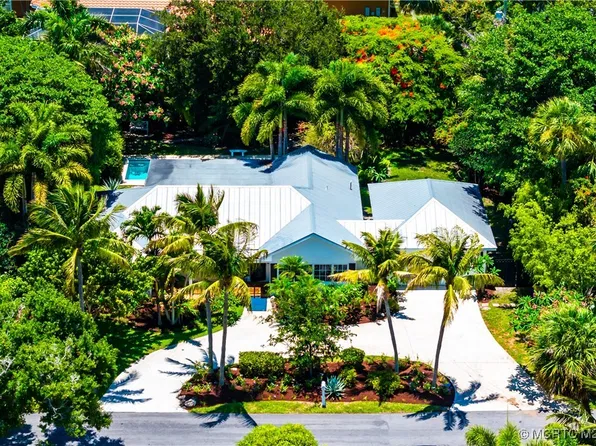 4 Emarita Way, Sewalls Pt, FL 34996