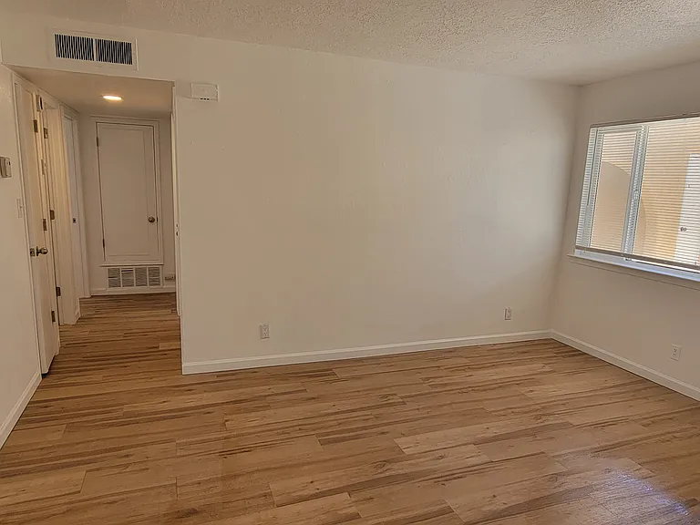 2524 Chelwood Park Blvd NE #C — Photo 29
