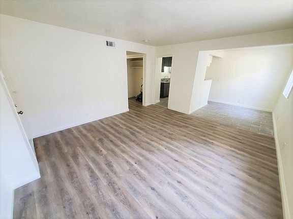 3rd image of 3136 Walnut Grove Ave
