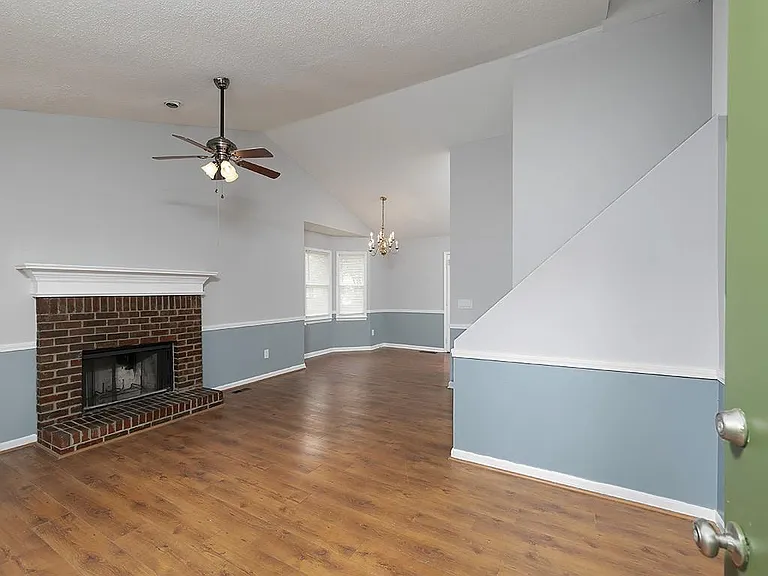 16 Huntcliff Dr — Photo 3