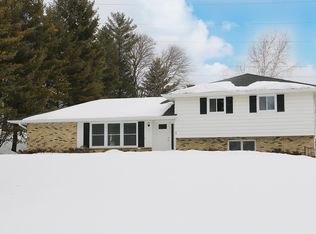 780 Hillside Ct, Cedarburg, WI 53012