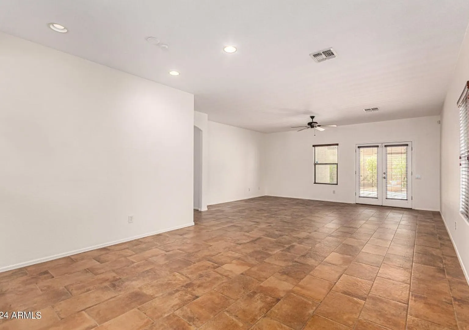 Beautiful 3 bedroom home in Peoria! — Photo 2