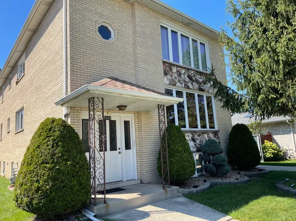 8646 Menard Ave, Burbank, IL 60459