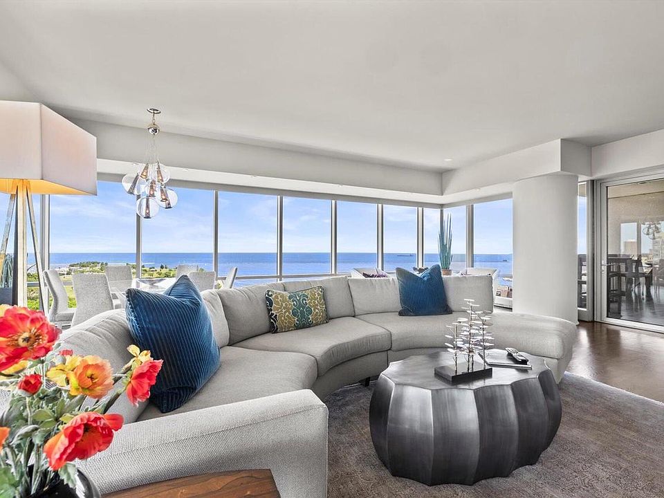 1st image of 923 East Kilbourn AVENUE #1101