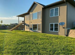 1013 Ridge View Dr, Tipton, IA 52772