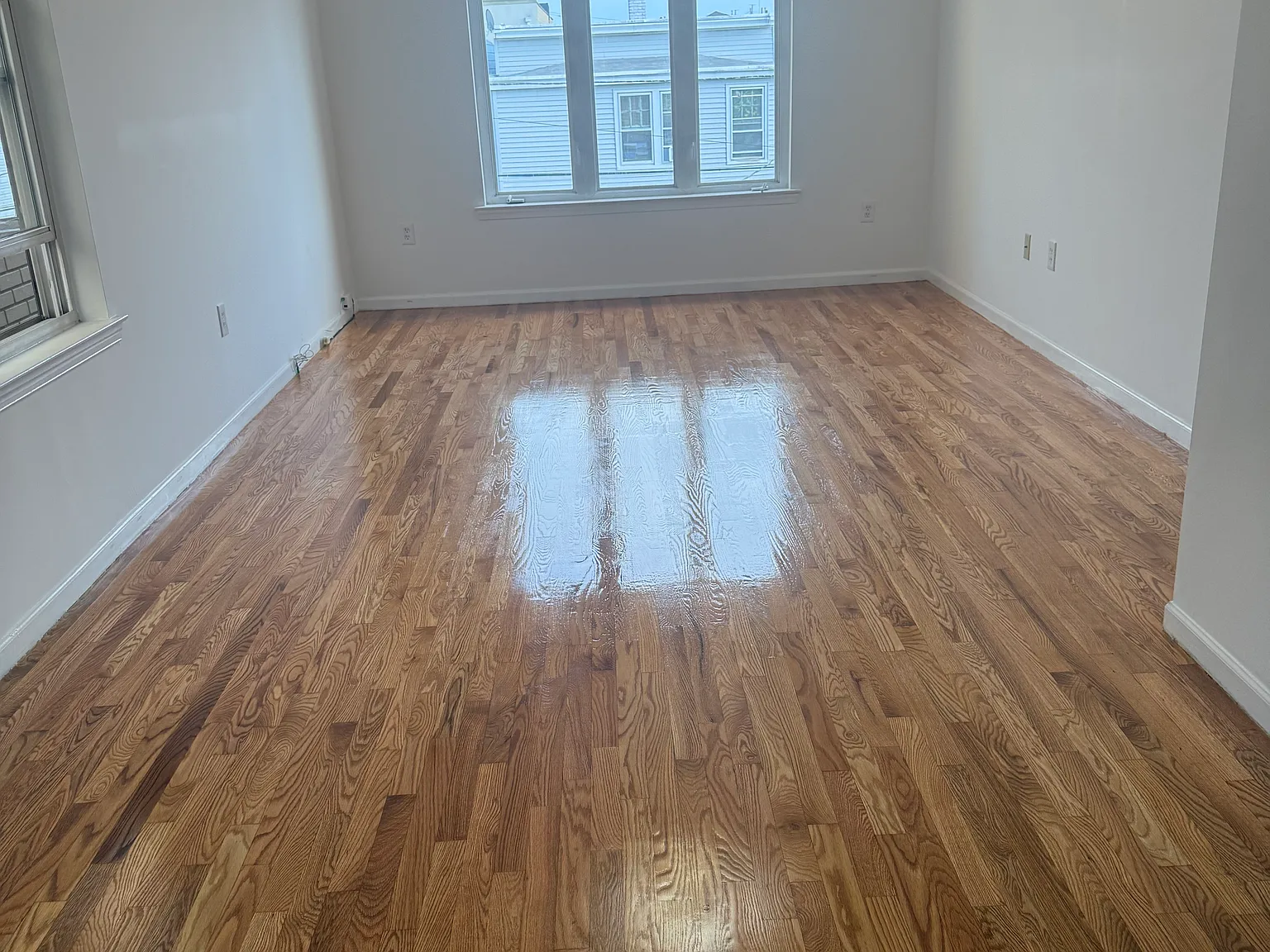 3 bed, 9999 sqft, $2,650 — Photo 2