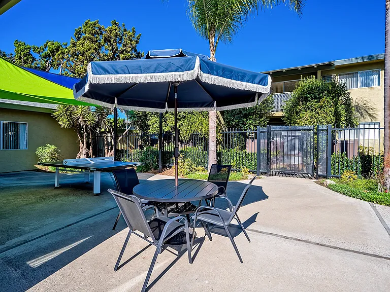 1575 Oak Apartment Homes — Photo 49