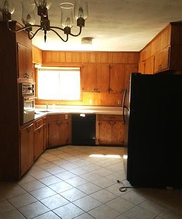 2nd image of 3936 Bristol Dr
