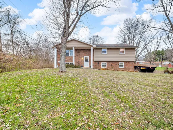 5821 S Arrow Rd, Yorktown, IN 47396