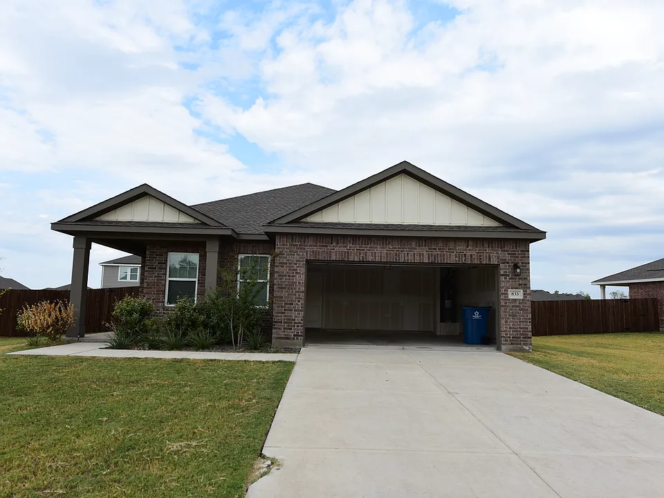 833 Lexington Ln