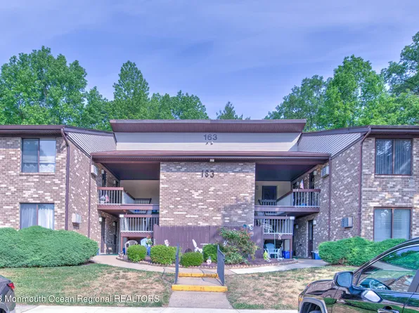 163 Cross Slope Court #B, Manalapan, NJ 07726