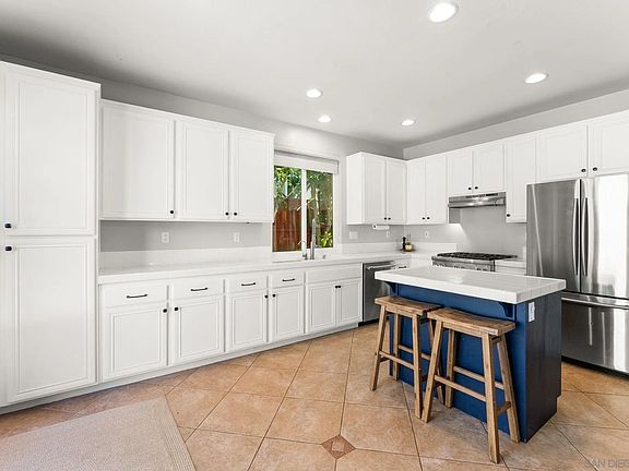 4th image of 695 Feather Dr
