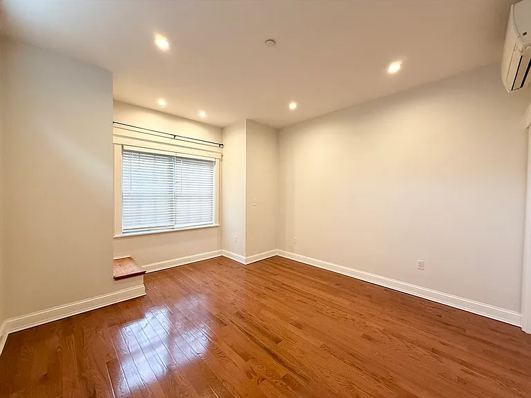 108-110 Webster St #1F — Photo 8