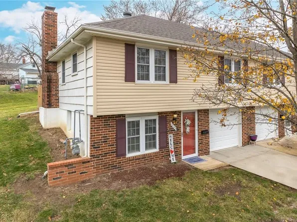 7025 NW Chapel Woods Ln, Kansas City, MO 64152