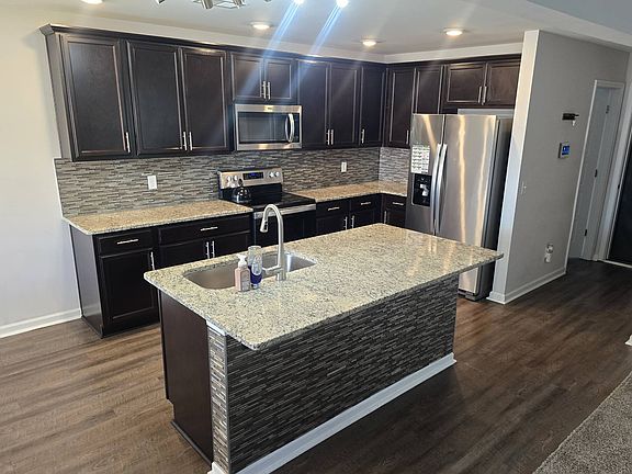 3rd image of 83 Dunnoman Dr