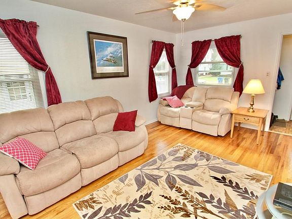 4th image of 1216 Hillsdale Ave