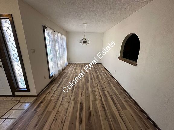 3rd image of 1905 Eastridge Dr