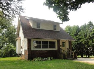 621 W 1st St, Monticello, IA 52310