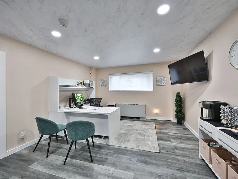 Leasing Office