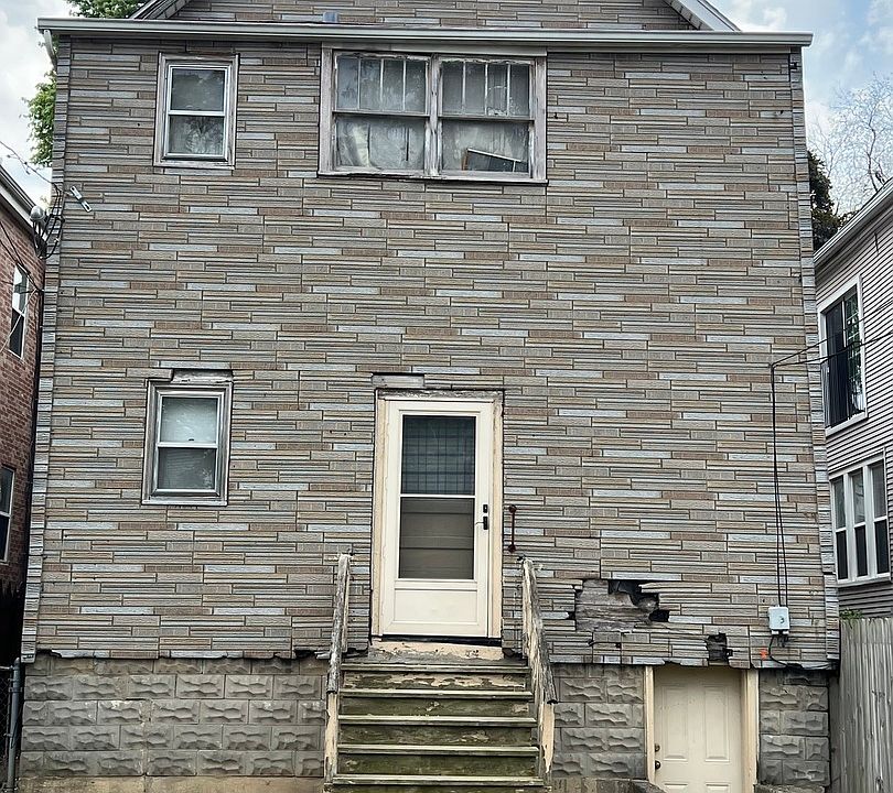 2nd image of 2520 W Shakespeare Ave