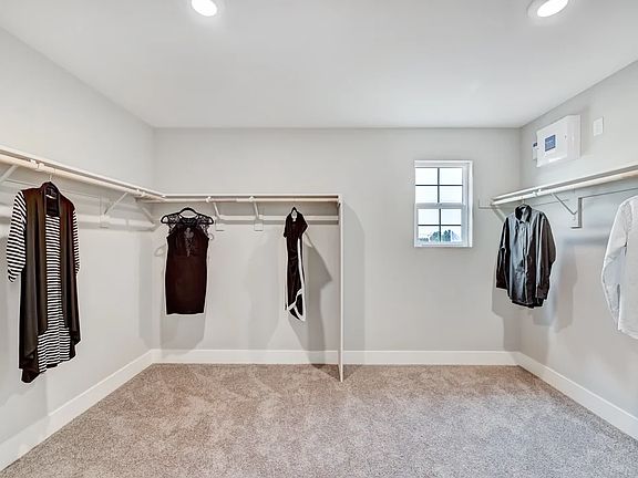 Owner s Suite Walk-In Closet