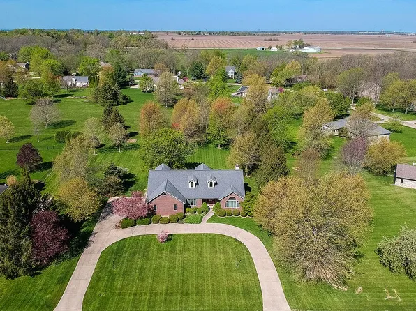 10207 Old Sawmill Rd, Bloomington, IL 61705