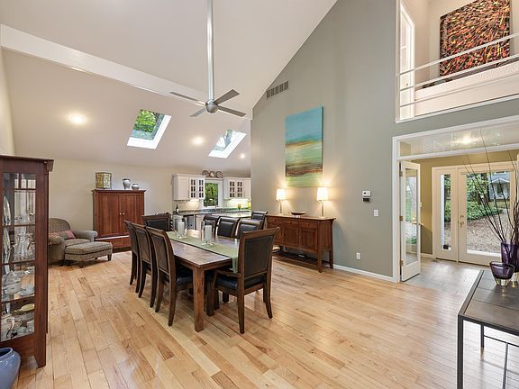 4th image of 4154 Creek Dr