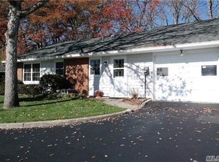 21 Guilford Ct UNIT D, Ridge, NY 11961