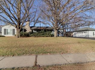 2116 E Oakland Ave, Bloomington, IL