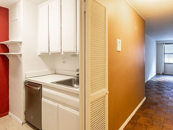 5th image of 7 E 14th St APT 1003