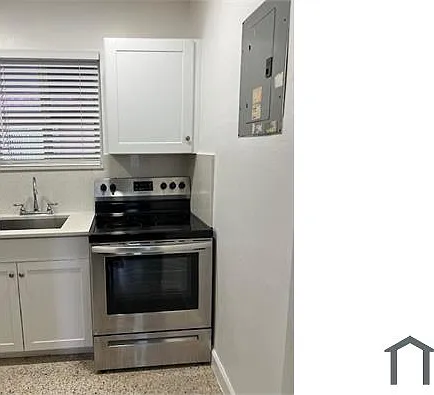 1321 SW 4th St #5 — Photo 3
