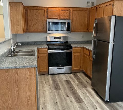 3rd image of 2977 Duxbury Dr #0
