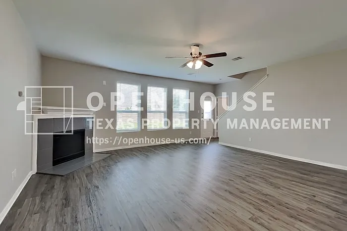 4 bed, 2.5 bath, 2404 sqft, $2,145 — Photo 4