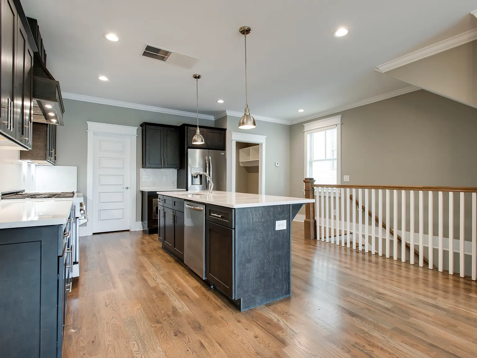 3 bed, 2.5 bath, 2596 sqft, $3,800 — Photo 3