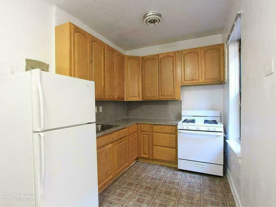 2nd image of 1363 Ocean Ave #4D
