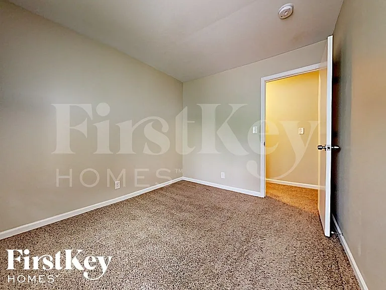 1838 Ashwood Ln — Photo 9