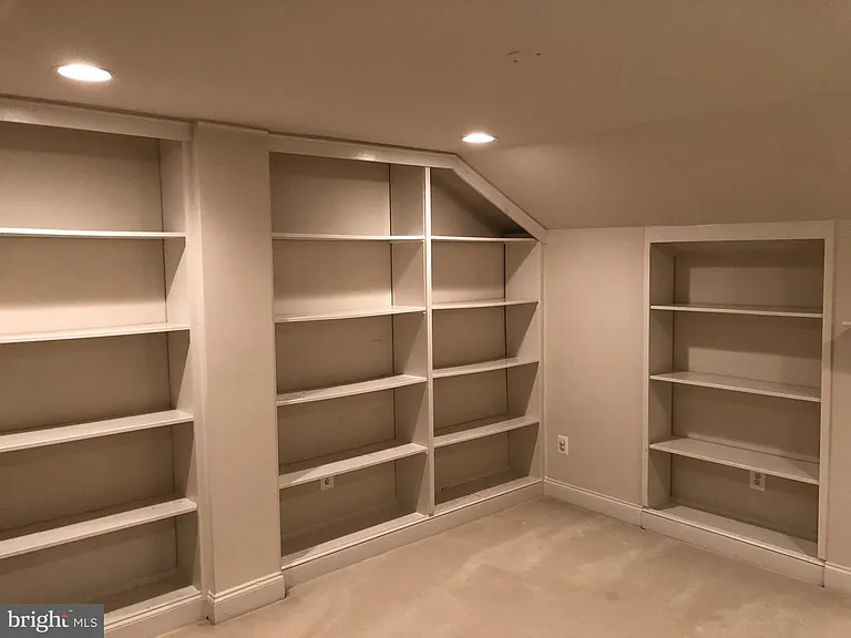 20090 Valhalla Sq — Photo 19
